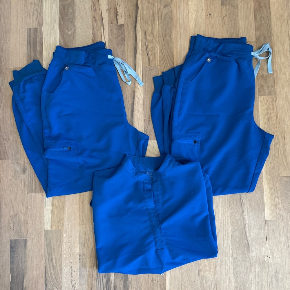 FIGS SCRUB PANTS (L) & TOP (M)